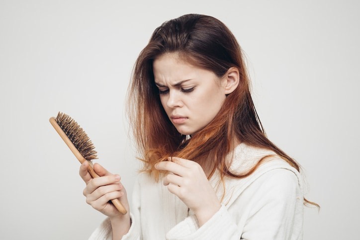 Những nguyên nhân nào khiến mái tóc hư tổn?