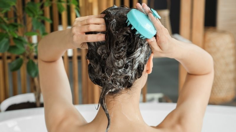 TOP 5 SAI LẦM KHIẾN TÓC NHANH HƯ SAU KHI LÀM TẠI SALON - BẠN CÓ ĐANG MẮC PHẢI?